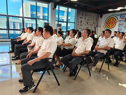 三亚百泰组织员工观看九三阅兵